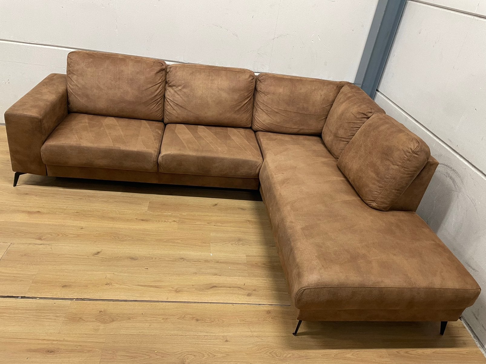 Mooie luxe suede cognac bruine hoekbank - GEREINIGD!!!