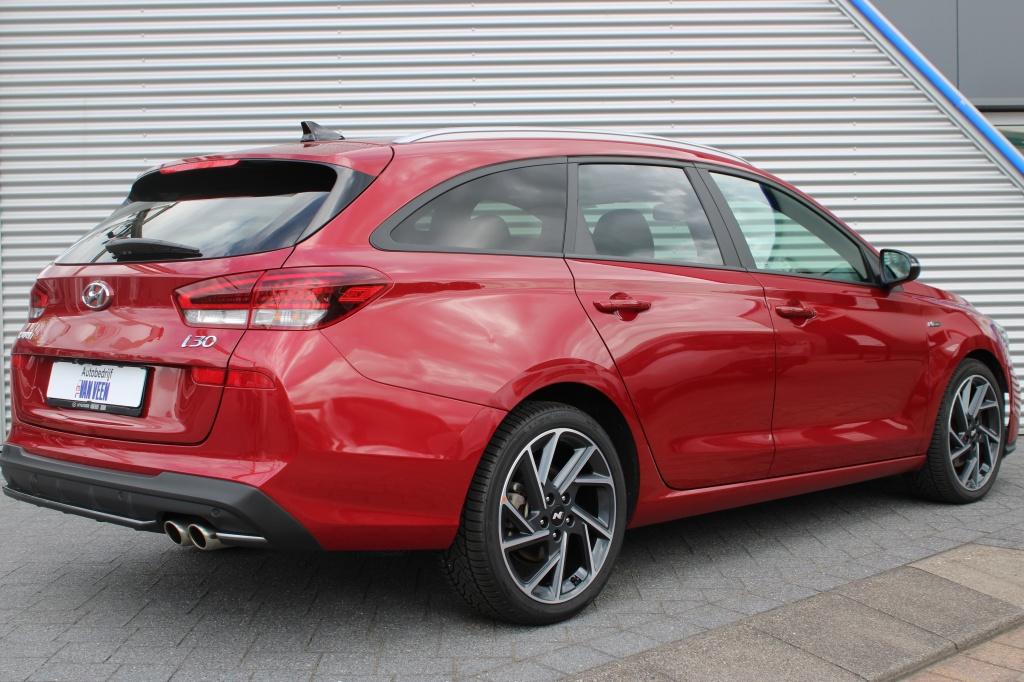 Hyundai i30 Wagon 1.5 T-GDi MHEV N-Line Sky Automaat | Pano, Stof, Gebruikt, Zwart, 4 cilinders