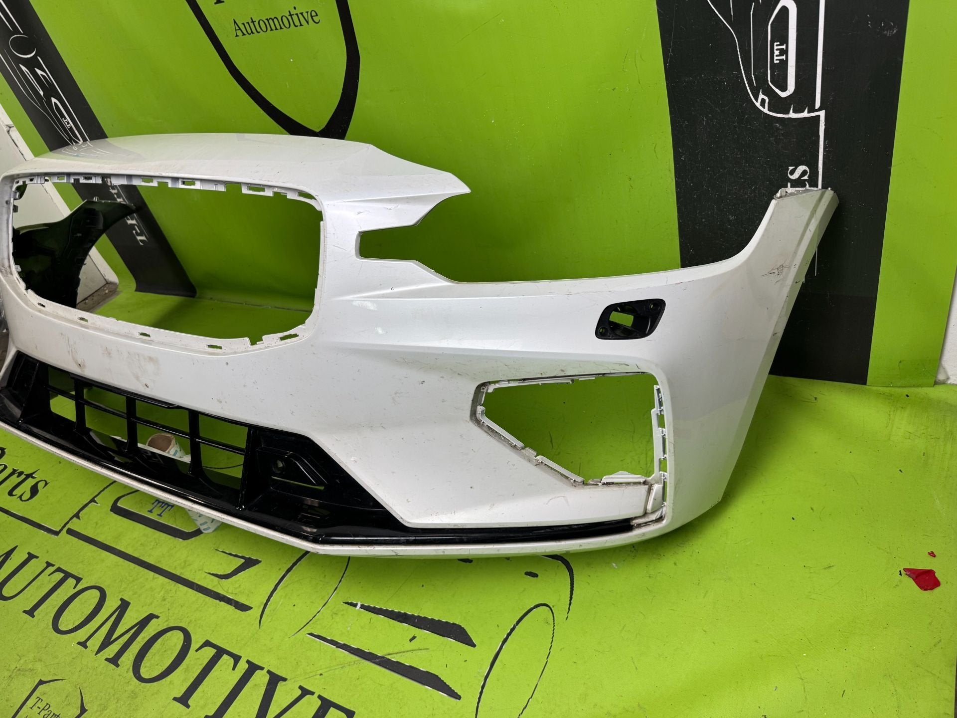 volvo s60 v60 voorbumper bumper r design, Auto-onderdelen, Gunnar Engellaus vag 8
405 31  Gothenburg, SE, Info@volvocars.com, Nieuw