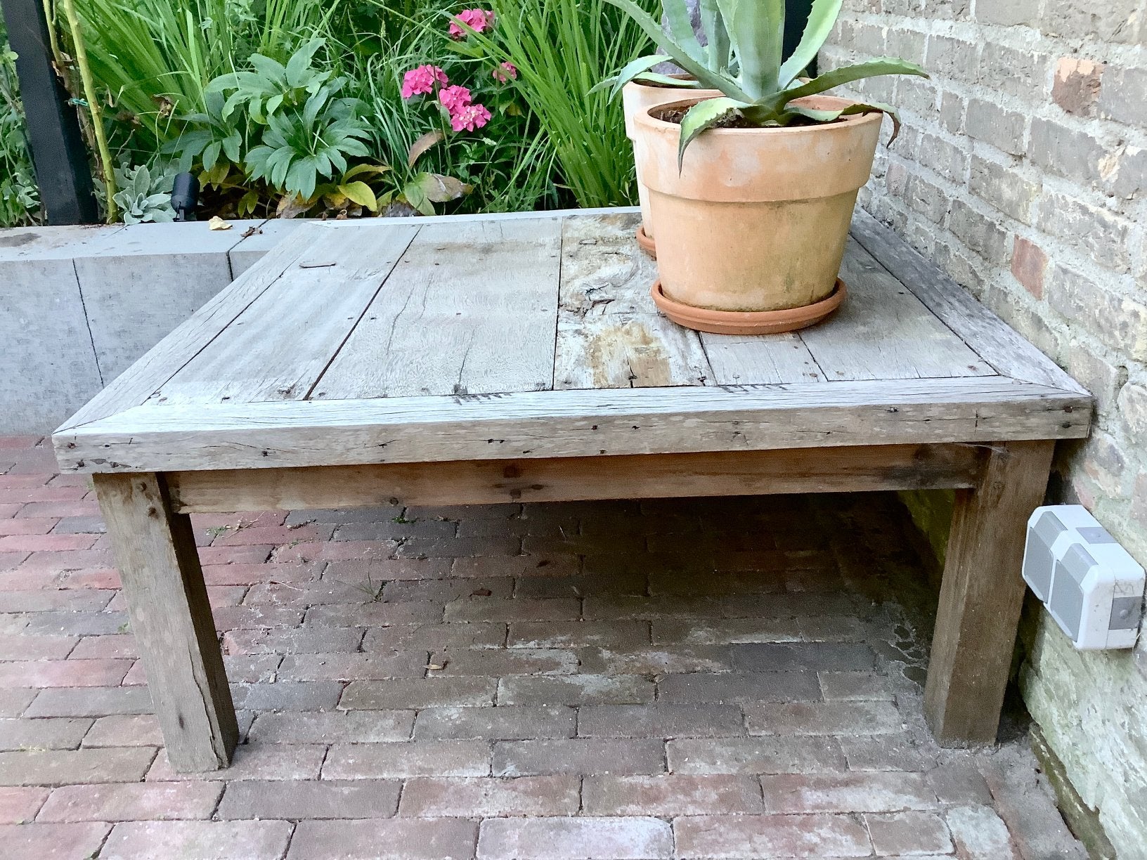 Stoere teak vergrijsde tafel/bijzettafel binnen / buiten !, Ophalen, Gebruikt, Vierkant, Teakhout