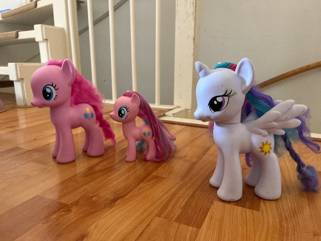 Unicorn speelgoed, Ophalen