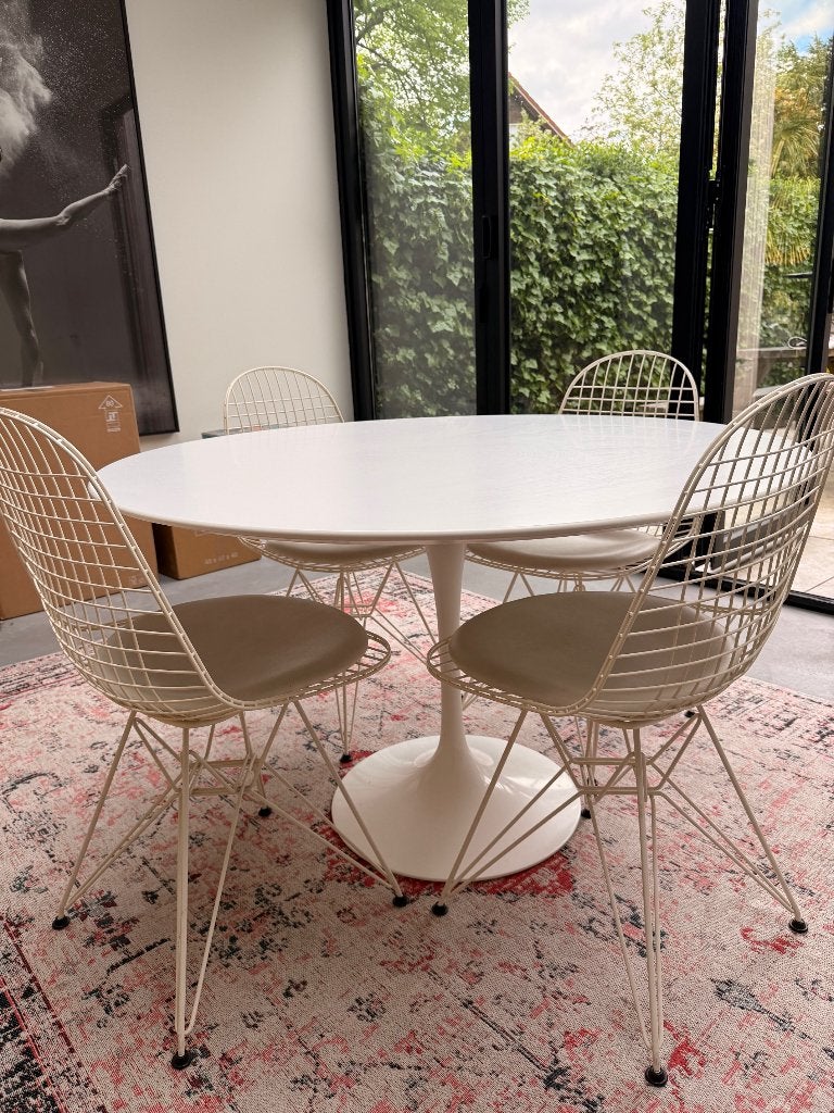 Knoll Tulip tafel Ø120 (Saarinen) + 4 Eames Wire Chairs, Huis en Inrichting, 50 tot 100 cm, 100 tot 150 cm, Rond, Ophalen of Verzenden