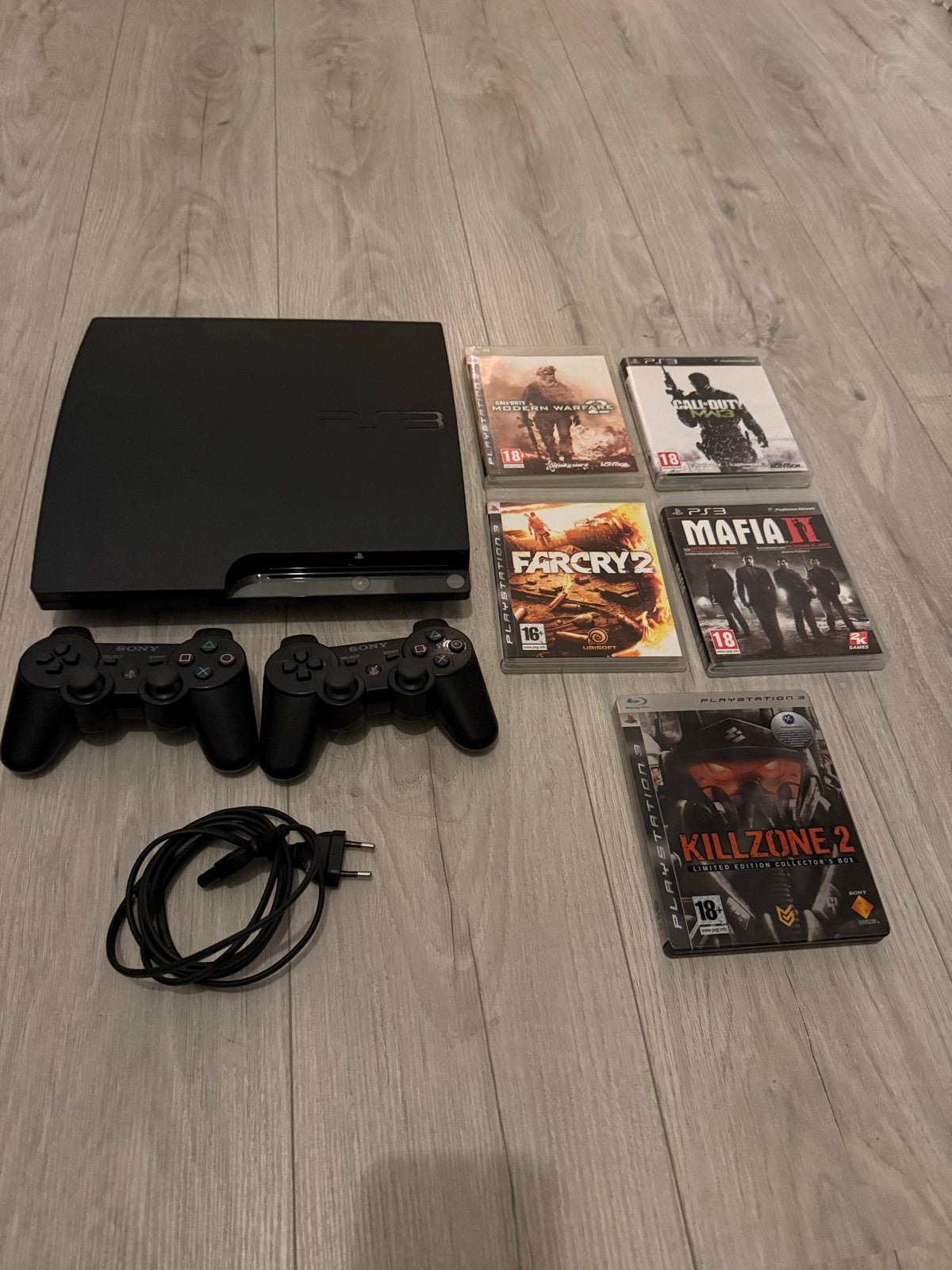 PlayStation 3 Slim met 2 controllers en 5 games, Spelcomputers en Games, Met games, Met 2 controllers, Zo goed als nieuw, Slim