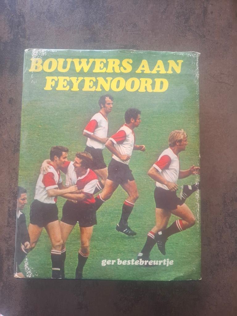 Bouwers aan Feyenoord boek 1972, Ophalen of Verzenden, Zo goed als nieuw, Feyenoord, Boek of Tijdschrift