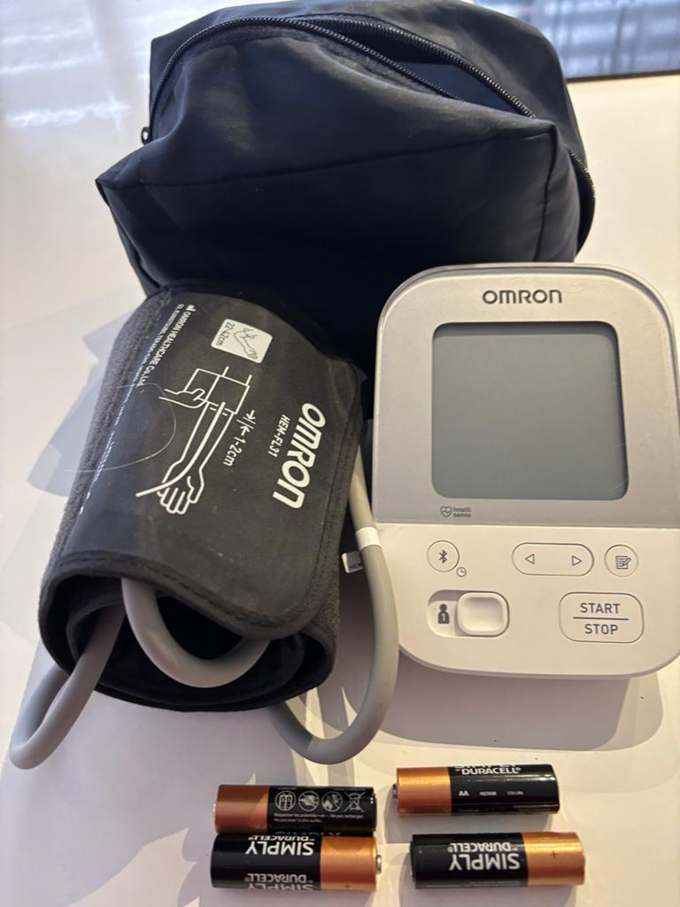 Omron Bloeddrukmeter met Manchet en Opbergtas, Ophalen, Zo goed als nieuw