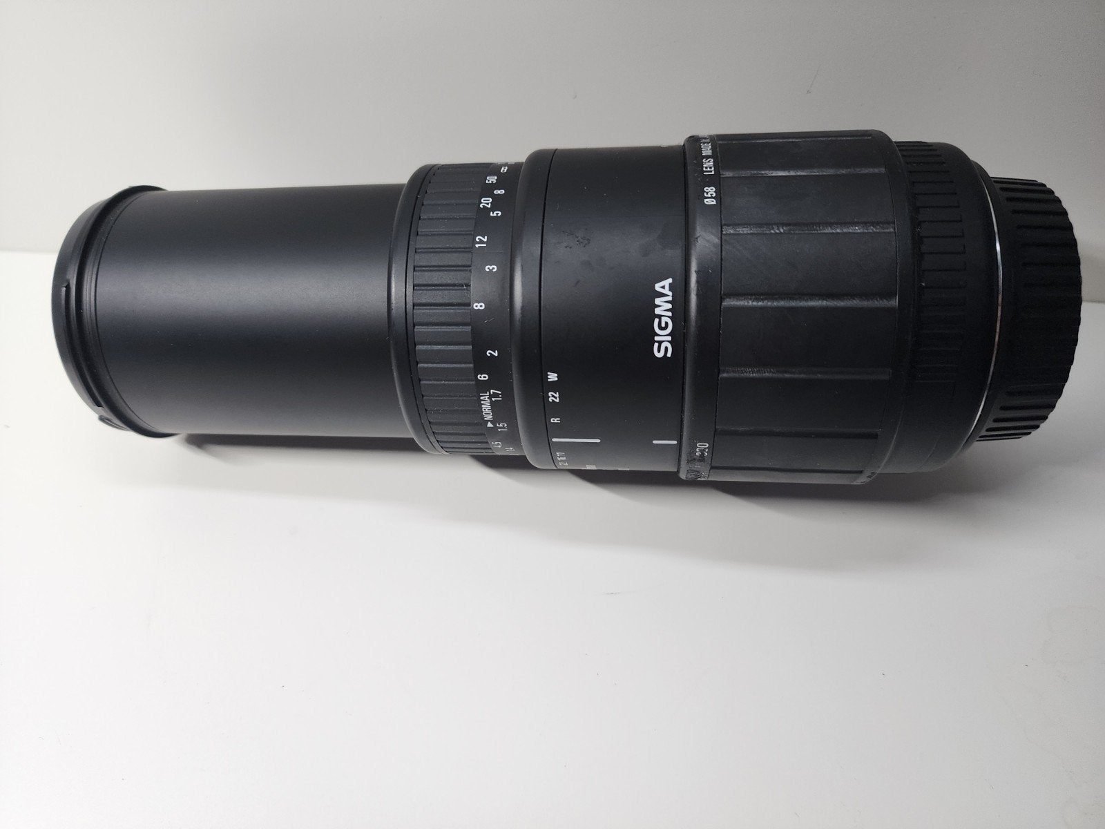 Sigma 70-300mm 1:4-5.6 DL Macro Telezoomlens, Ophalen of Verzenden