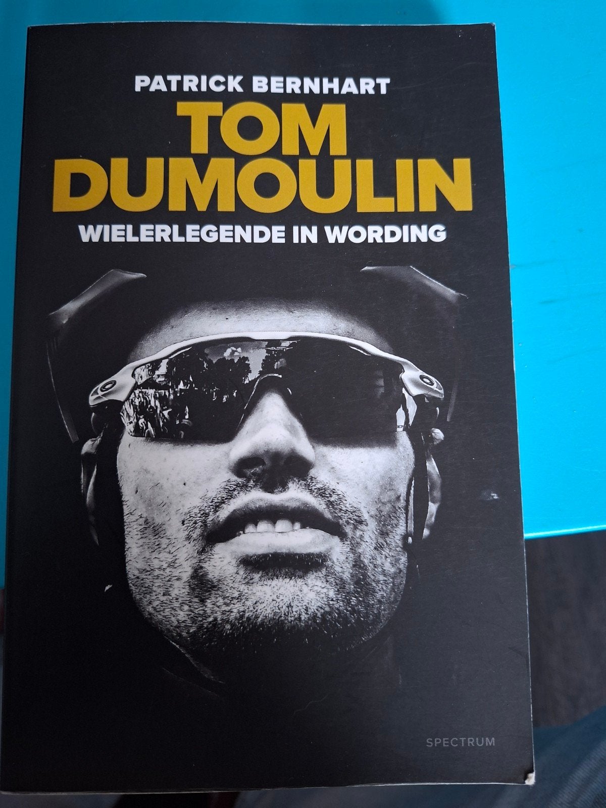 Tom Dumoulin: Wielerlegende in wording - Patrick Bernhart, Boeken, Ophalen of Verzenden, Gelezen, Patrick Bernhart, Lopen en Fietsen
