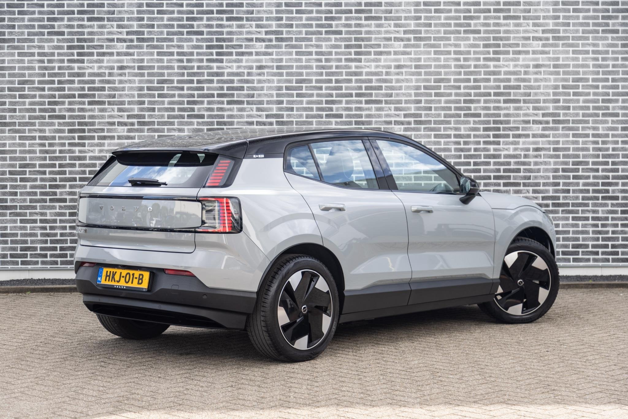 Volvo EX30 Single Motor Extended Range Plus 69 kWh | Warmtep, Auto's, Gebruikt, Origineel Nederlands, Automatische klimaatregeling
