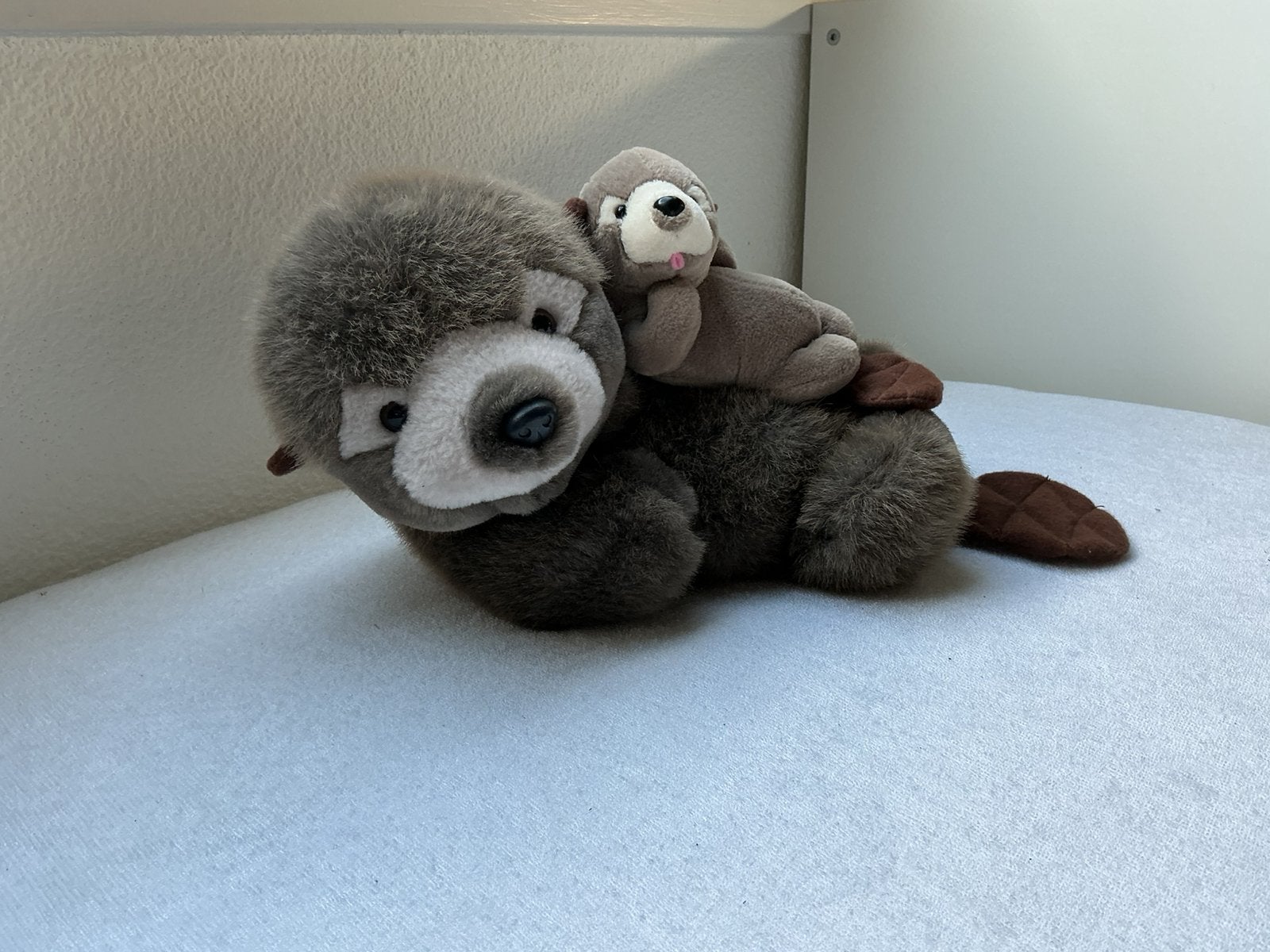 Knuffel bever met jong, Overige karakters, Ophalen of Verzenden, Zo goed als nieuw, Middelgroot (20 tot 80 cm)