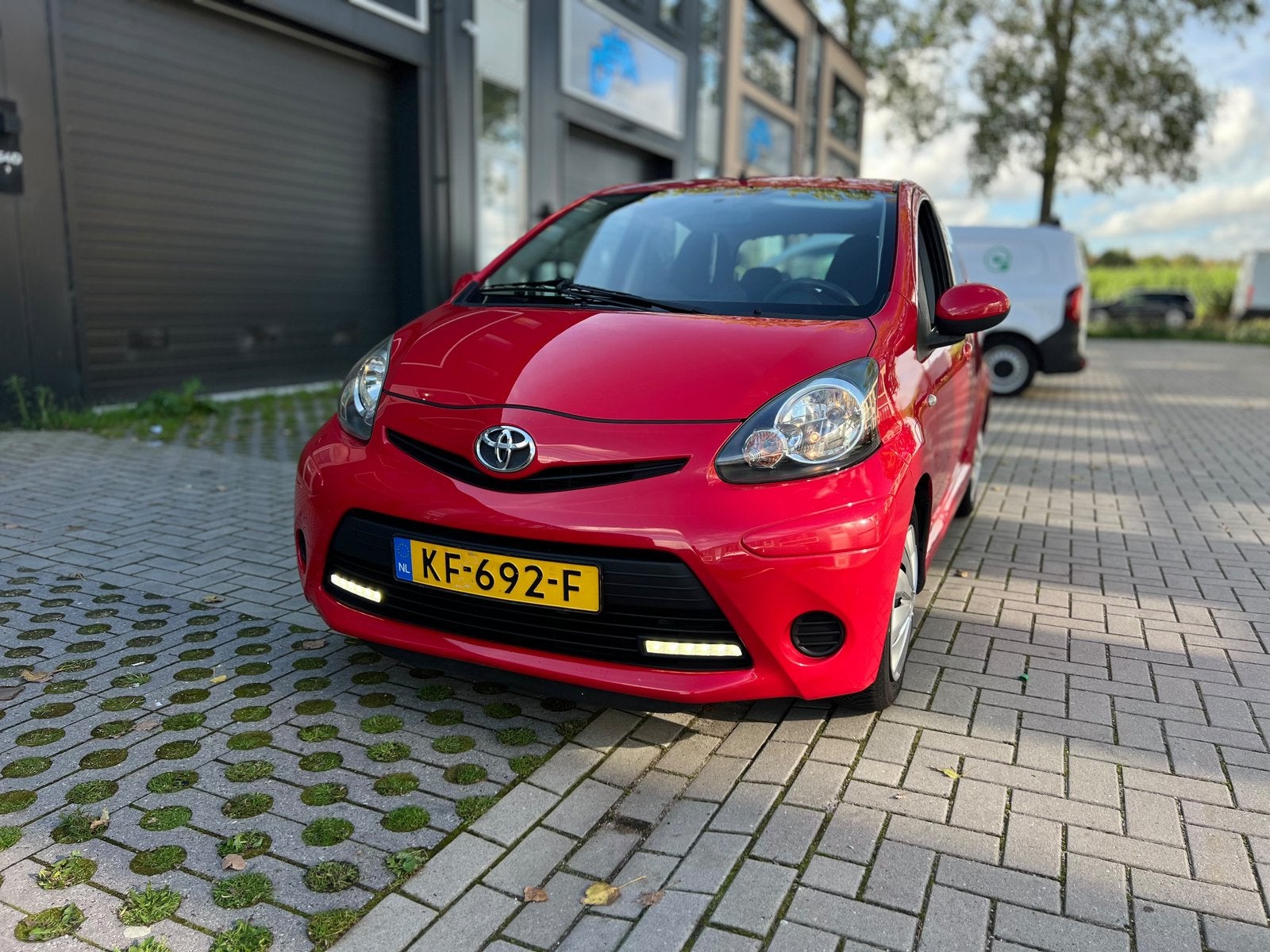 Toyota Aygo 1.0 12V Vvt-i 5DRS 2013 Rood, Voorwielaandrijving, 4 stoelen, Bedrijf, Handgeschakeld