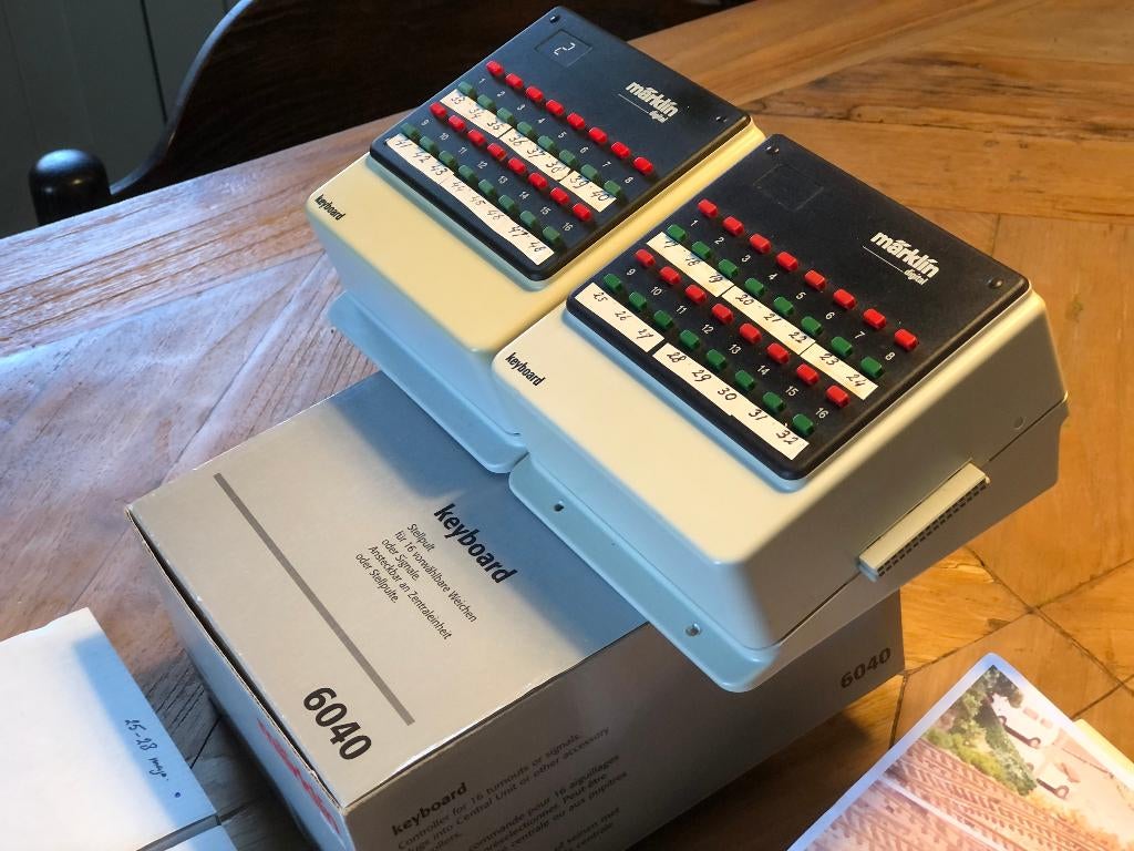 DIGITAL PLUS  WISSEL en KEERLUS DECODERS  (286), Ophalen of Verzenden, Zo goed als nieuw