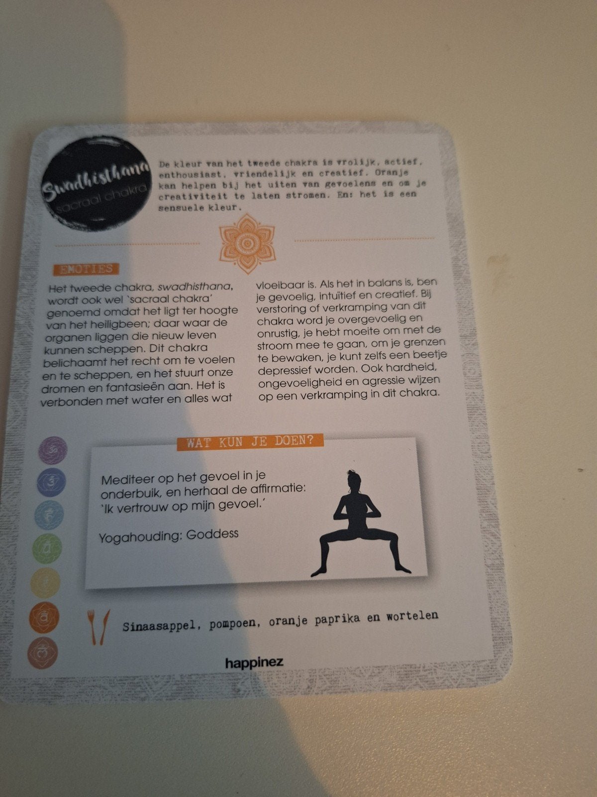 Chakra Box: Breng je levensenergie in balans, Boeken, Achtergrond en Informatie, Ophalen of Verzenden, Zo goed als nieuw, Happinez