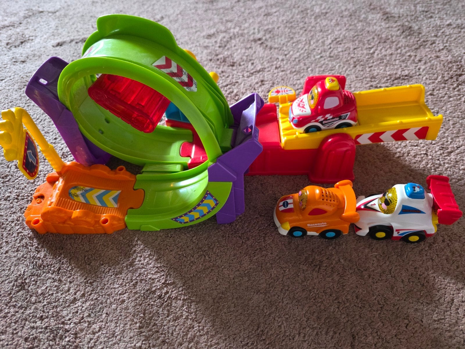 VTech Toet Toet Auto's Race & Stunt looping + 2 extra auto's, Kinderen en Baby's, Speelgoed | Vtech, Ophalen, Zo goed als nieuw