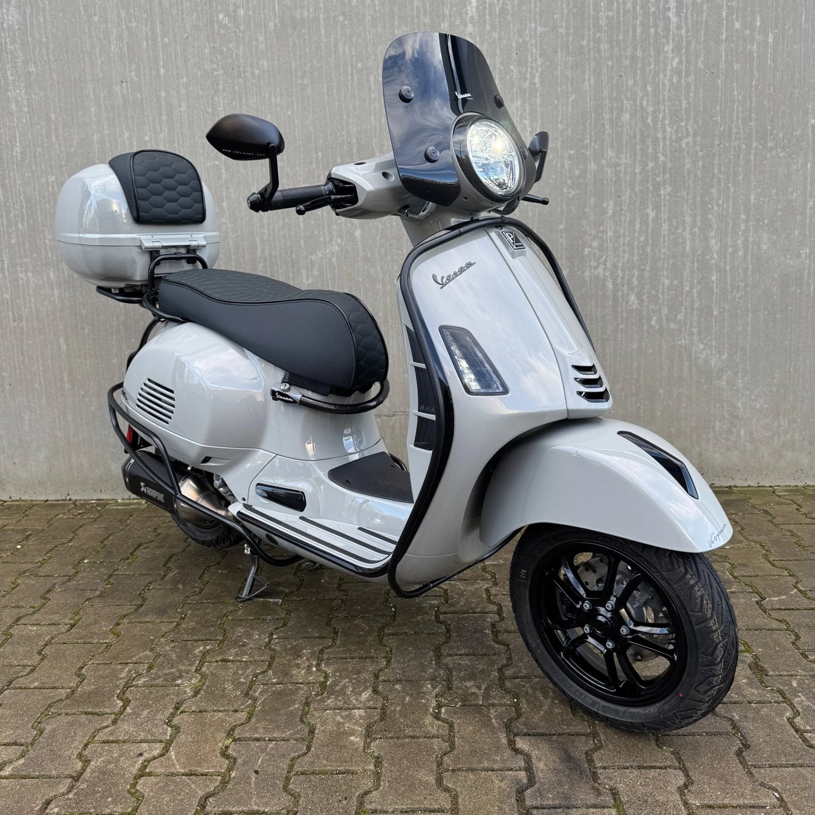 Gezocht!! Vespa GTS 300 of Beverly 400s HPE A1, Ophalen, Zo goed als nieuw, Benzine, Overige modellen