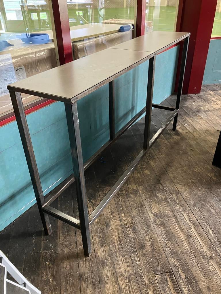 Lange smalle tafel met metalen frame, Huis en Inrichting, Tafels | Sidetables, Gebruikt, 25 tot 50 cm, 200 cm of meer, Rechthoekig