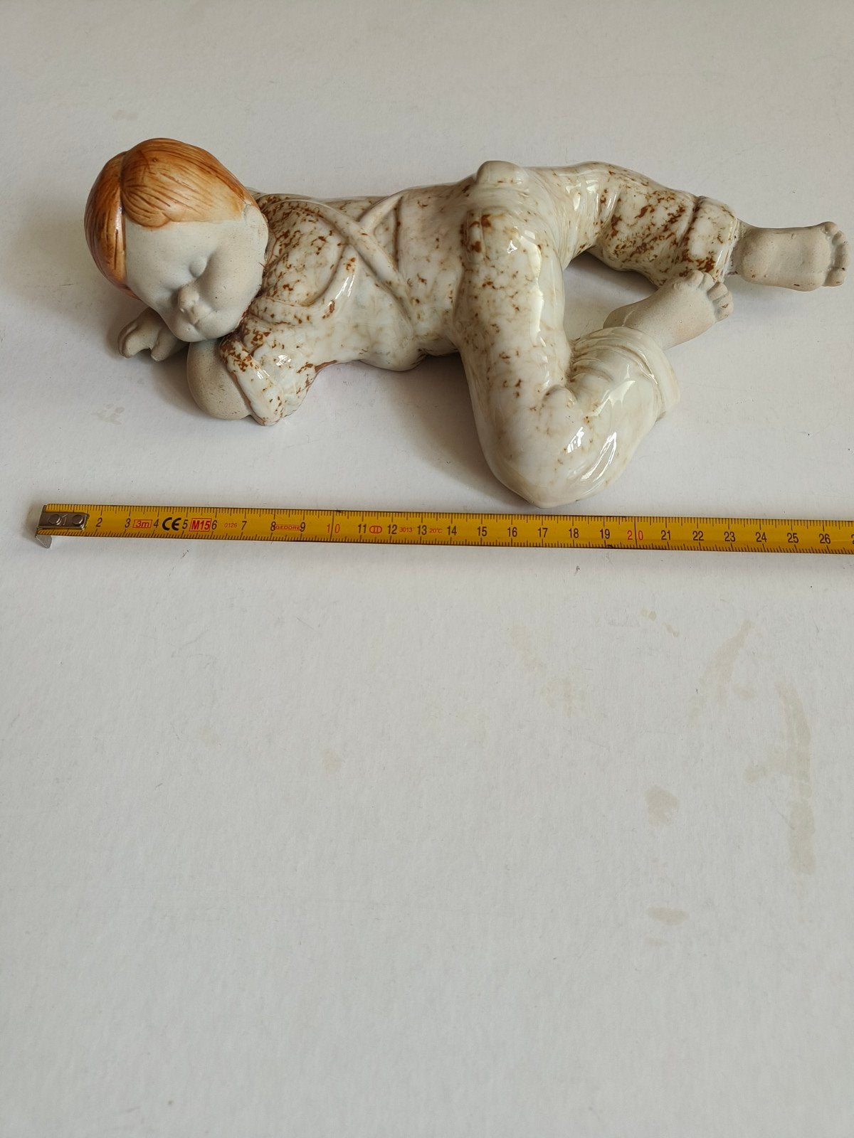 Vintage Keramieken Beeldje Slapend Kindje, Verzamelen, Poppetjes en Figuurtjes, Ophalen of Verzenden, Gebruikt