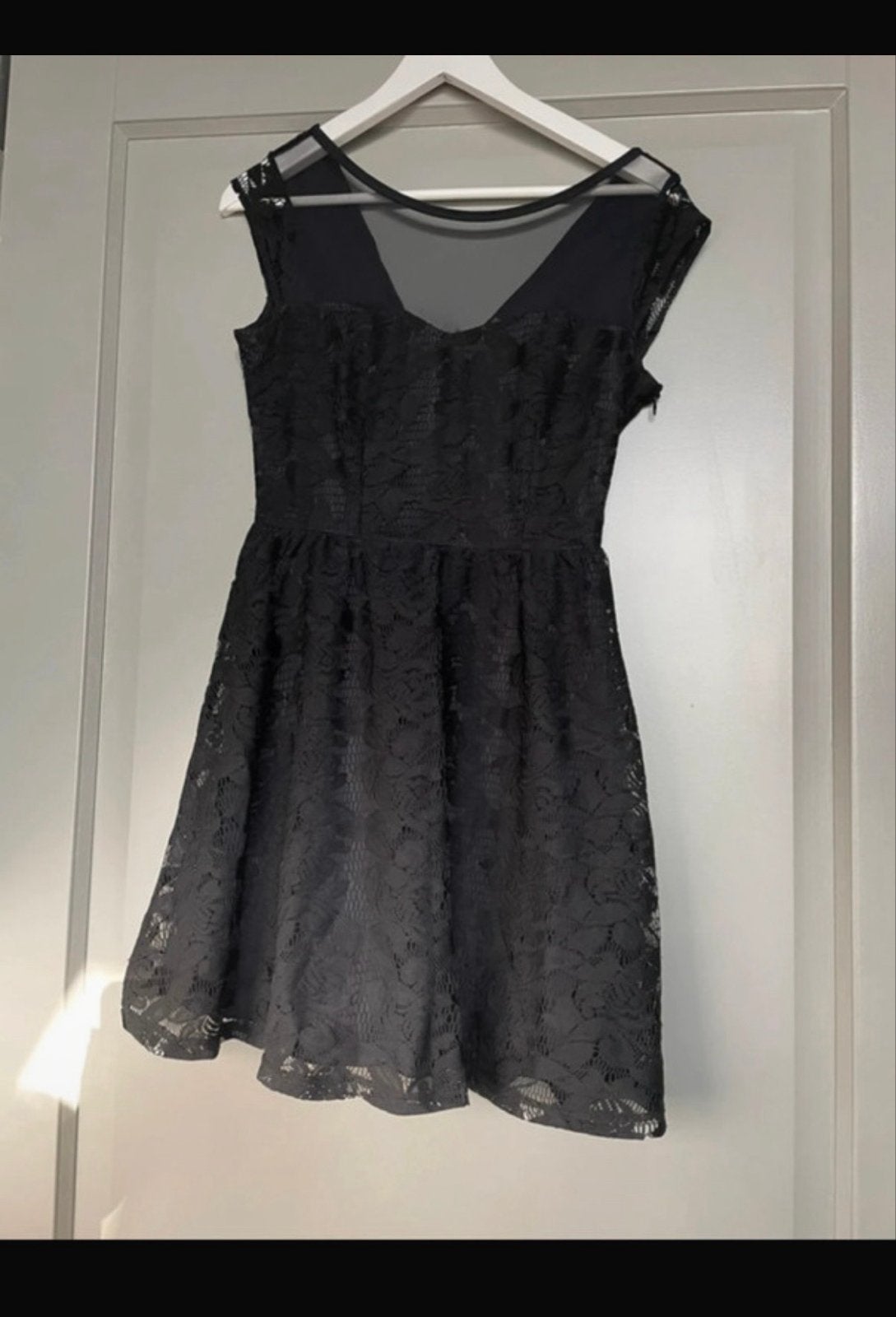 Zwart kanten jurkje van Jennyfer, maat S, Kleding | Dames, Zwart, Ophalen of Verzenden, Zo goed als nieuw, Maat 36 (S)