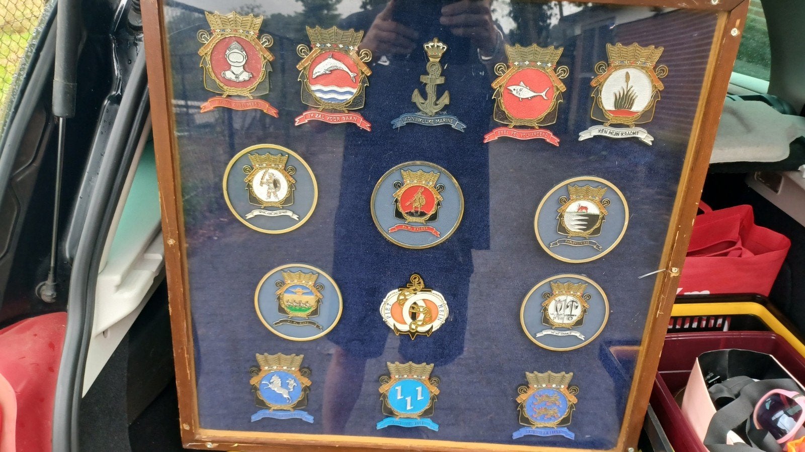 Unieke collectie Marine wapenschilden in lijst, Verzamelen, Ophalen, Marine, Nederland, Embleem of Badge