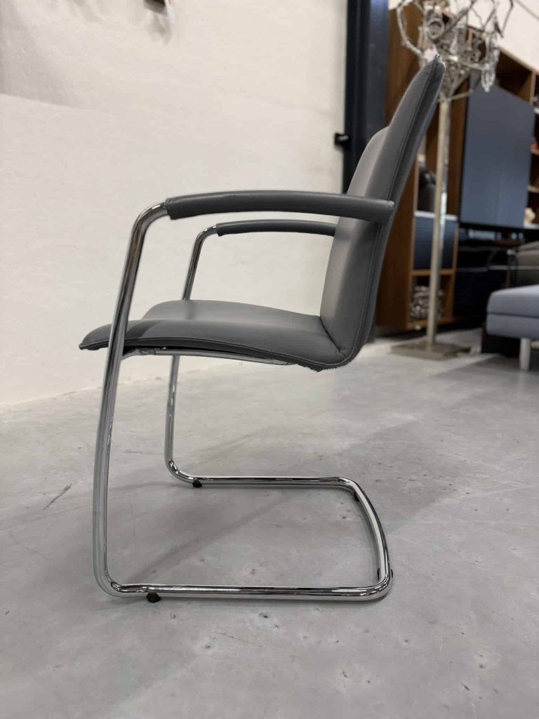 Nieuw Leolux Freyr Eetkamerstoel grijs leer design stoel, Huis en Inrichting, Stoelen, Leolux, Info@leolux.nl, Nieuw, Leer