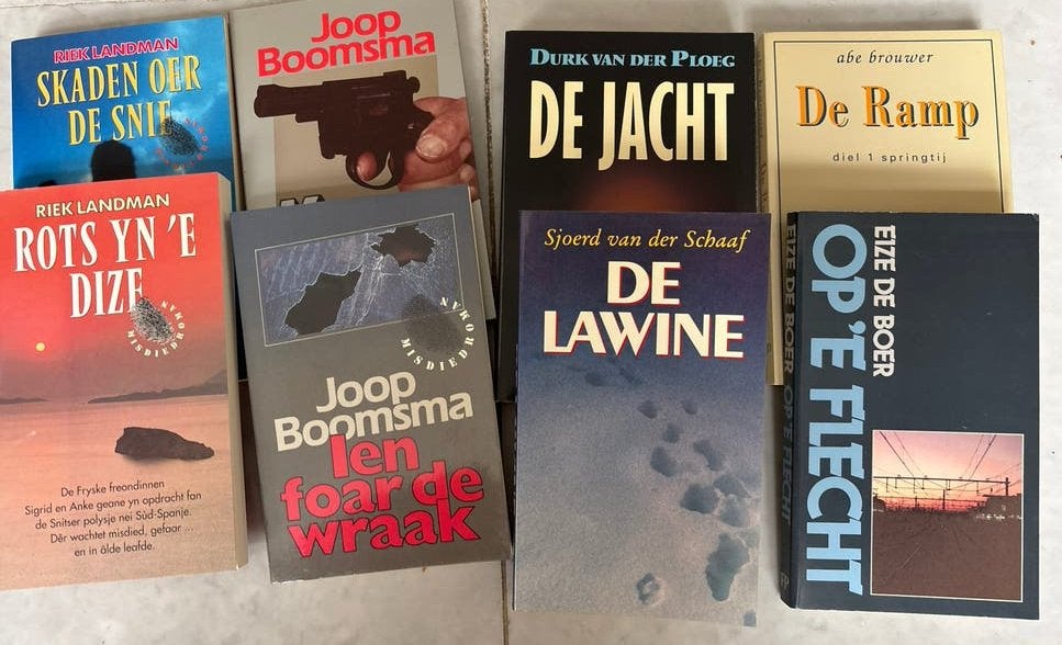 8 Friese spannende boeken - Misdaad en Thriller, Ophalen of Verzenden, Gelezen
