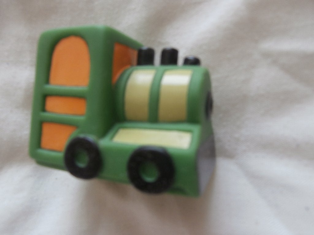 trein groen geel rubber trein mini locomotief speelgoed, Ophalen of Verzenden, Zo goed als nieuw, Jongen of Meisje