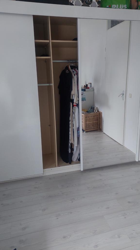 Grote kledingkast met schuifdeuren en spiegel, Gebruikt, 200 cm of meer, Met plank(en), Ophalen of Verzenden