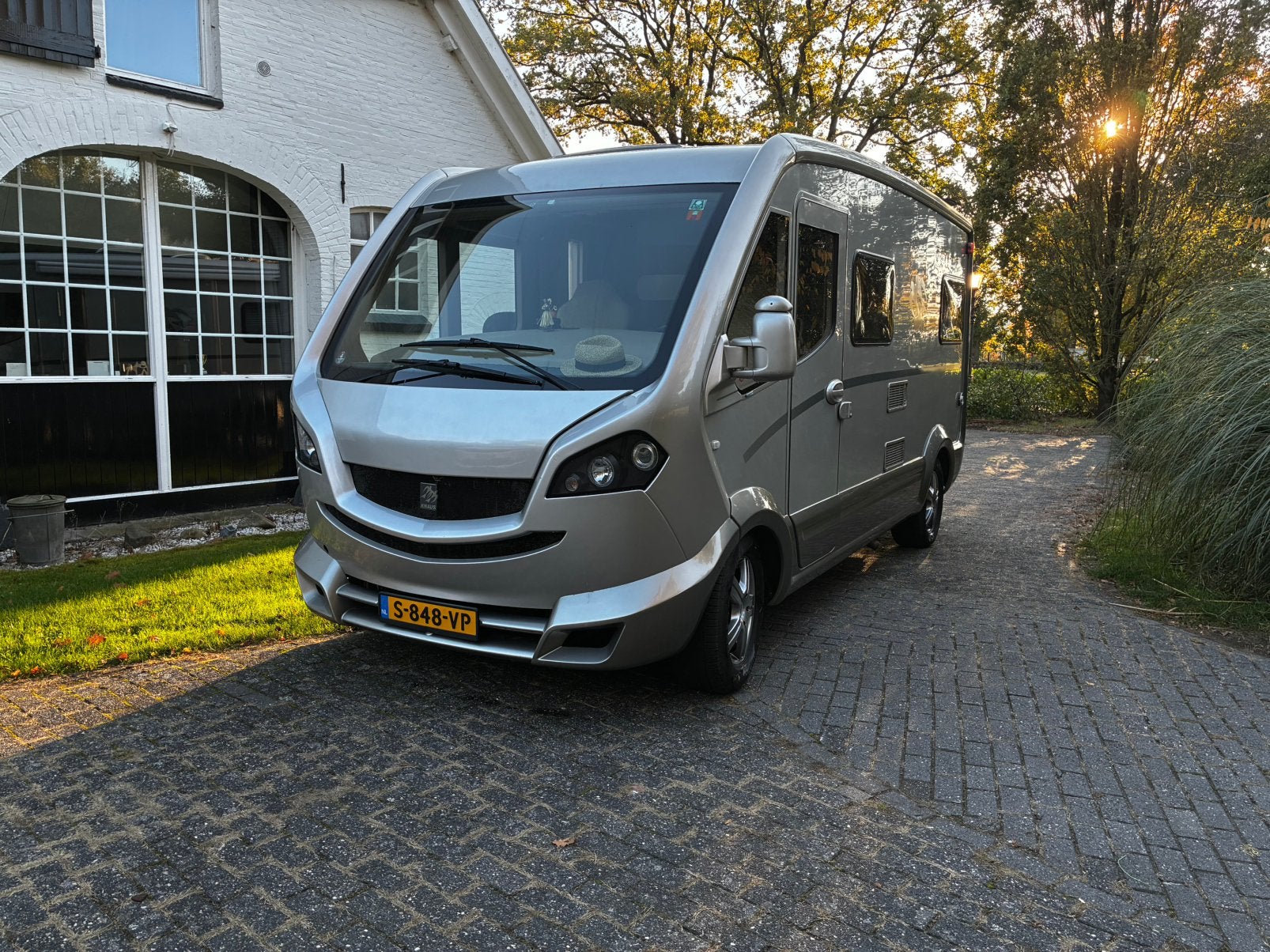 Knaus intergraal camper  R09 2.5 D AUT 2007 Grijs, Auto's, Automaat, 2872 kg, 2000 kg, Diesel