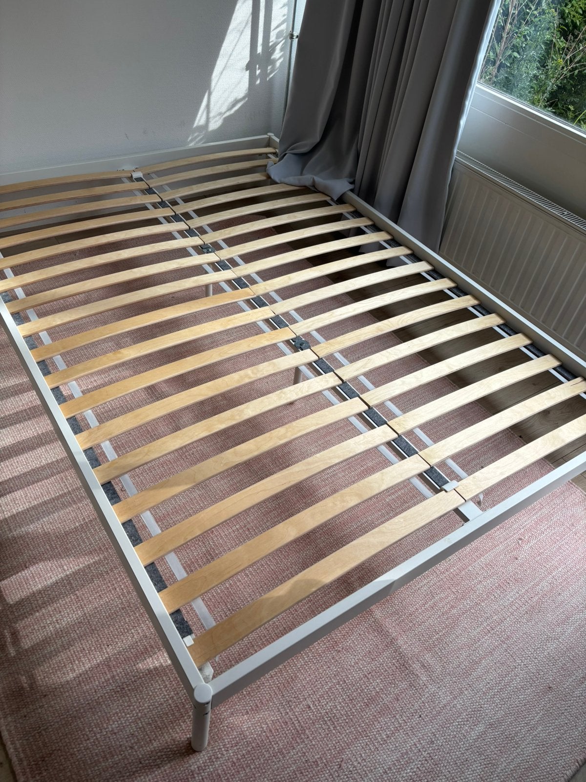 Simpel bed frame en latten 200x140, Tweepersoons, Zo goed als nieuw, Hout, 140 cm