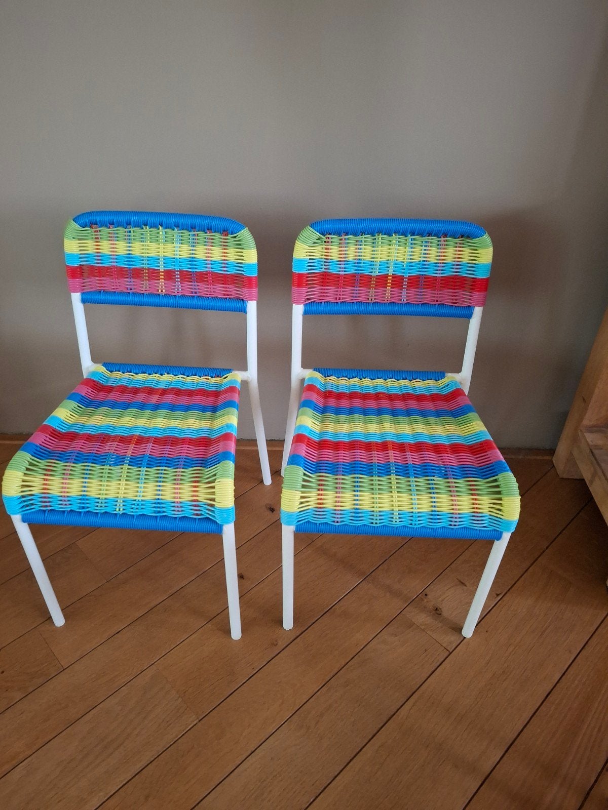 2x IKEA FÄRGGALD Kinderstoel - Kleurrijk & Stevig, Ophalen, Gebruikt, Overige typen