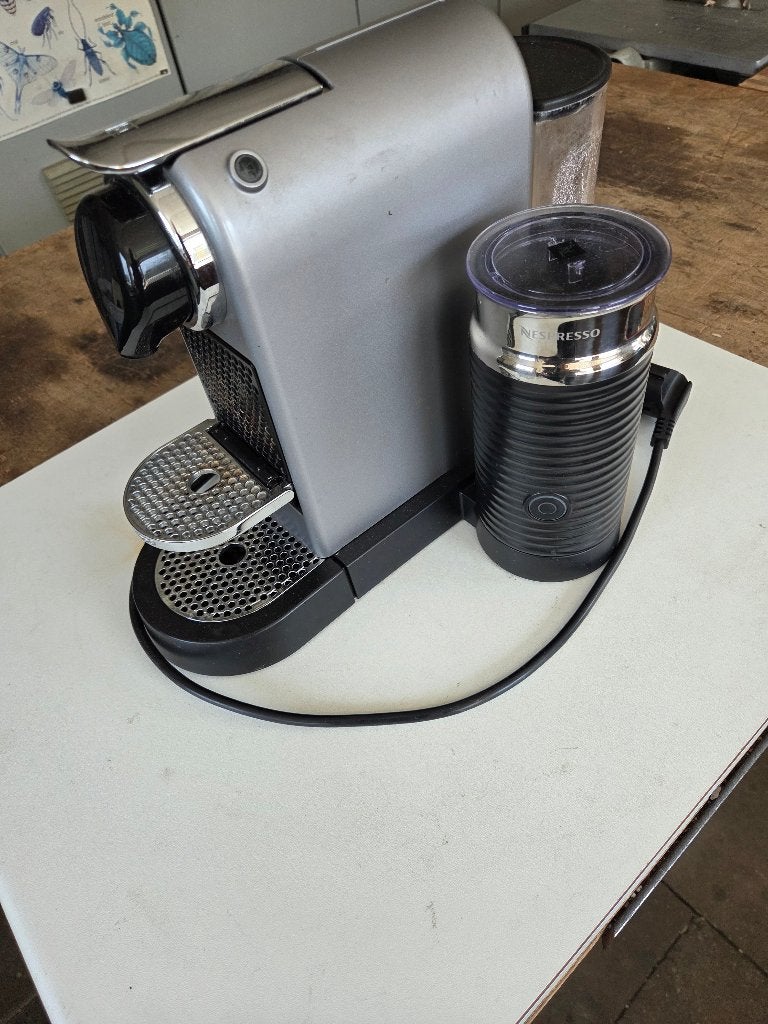 Nespresso C122 met melkopschuimer, Witgoed en Apparatuur, Koffiemachine, Ophalen of Verzenden, Zo goed als nieuw, 1 kopje