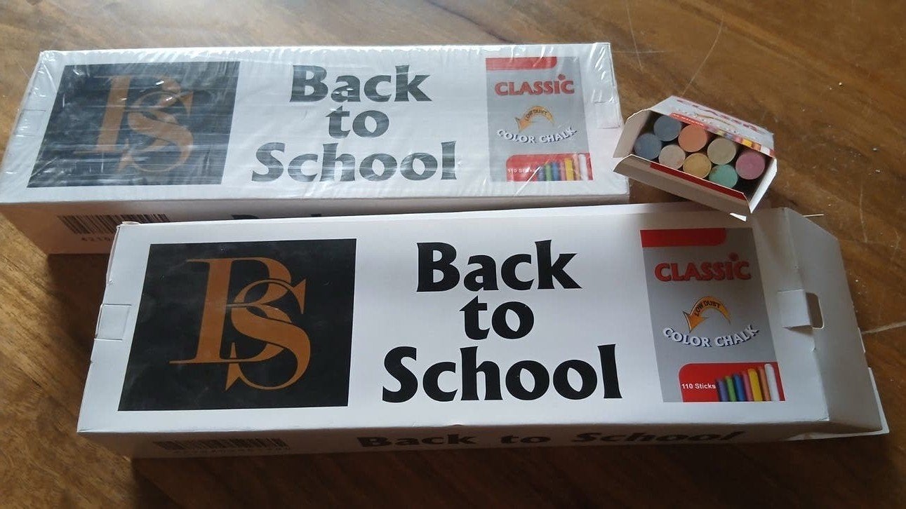 20 pakjes gekleurde schoolbord krijtjes, Ophalen of Verzenden, Nieuw