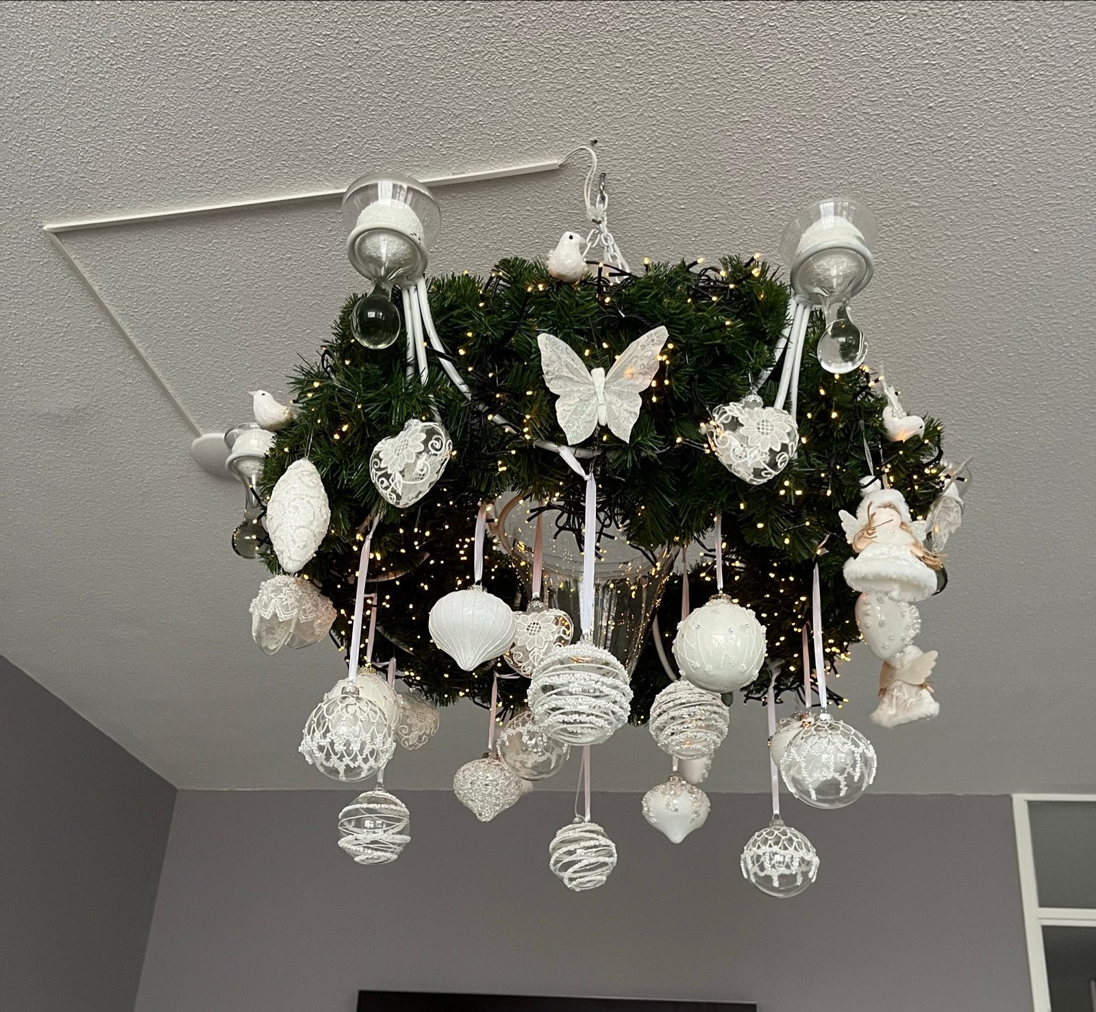 Te koop witte kerstballen zonder kroonluchter, Ophalen, Zo goed als nieuw