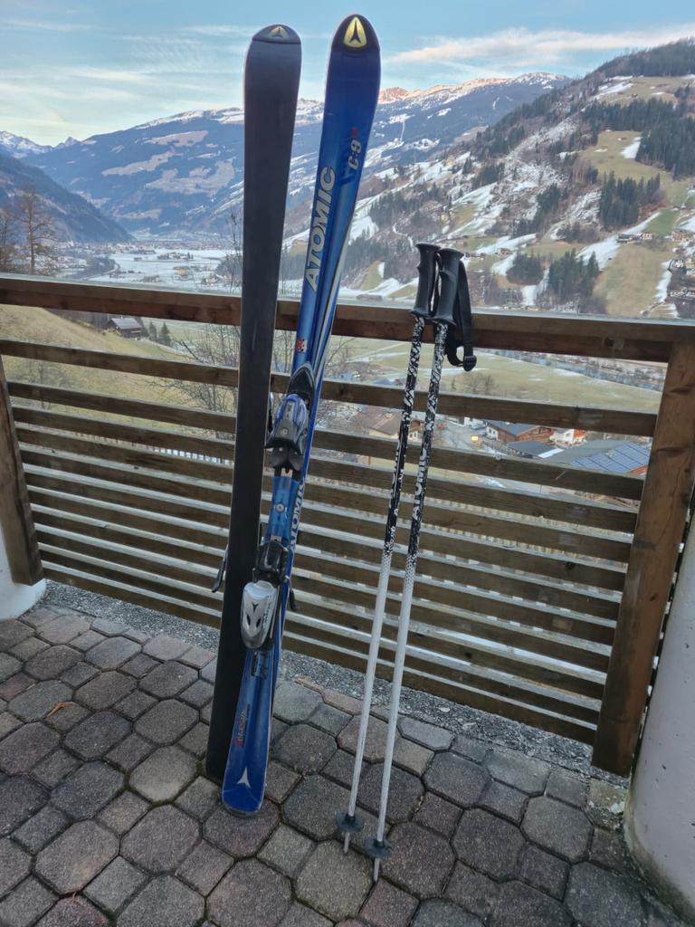 Atomic Ski's 160 cm met stokken - Ideaal voor beginners/erva, Ophalen, 160 tot 180 cm, Gebruikt, Atomic