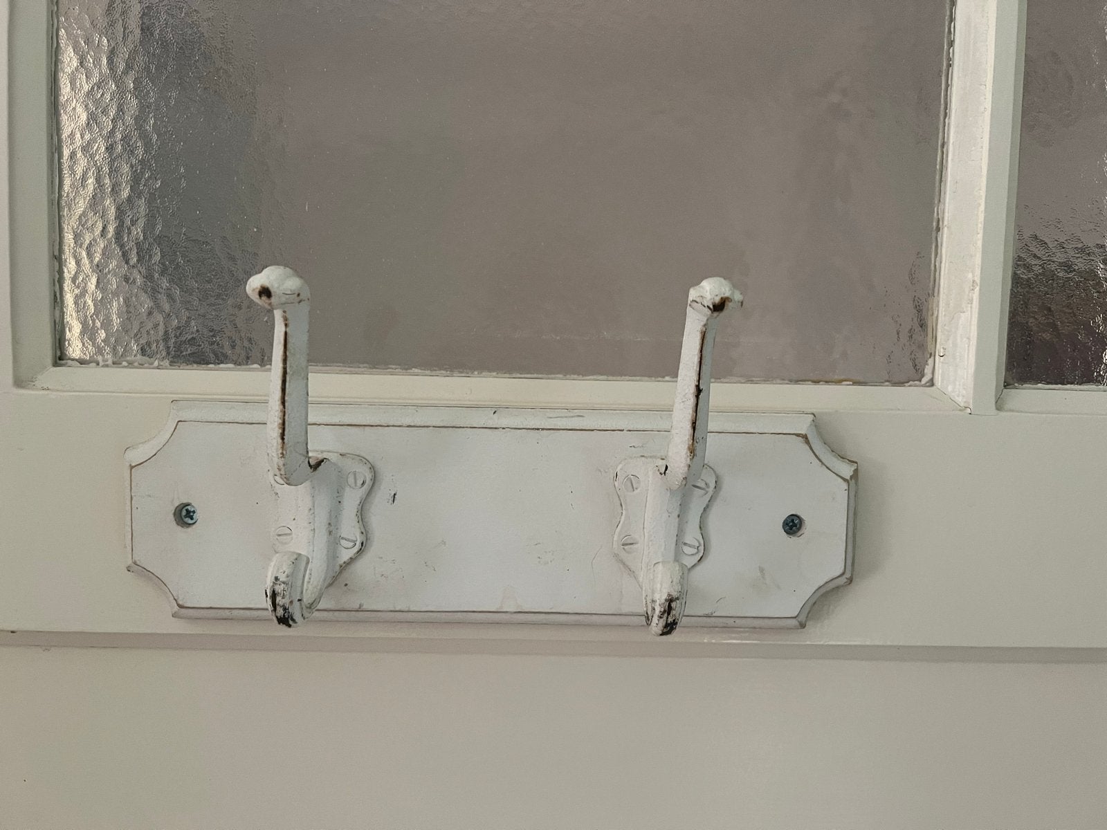 Vintage witte wandkapstok met 2 haken, Ophalen, Gebruikt, Wandhaken, Minder dan 100 cm