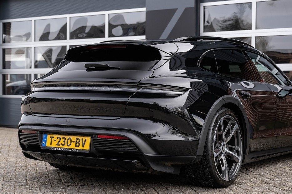 Porsche Taycan 4 93 kWh | Panorama | Luchtvering | Bose | Ca, Automaat, 0 cilinders, Zwart, 110 €/maand