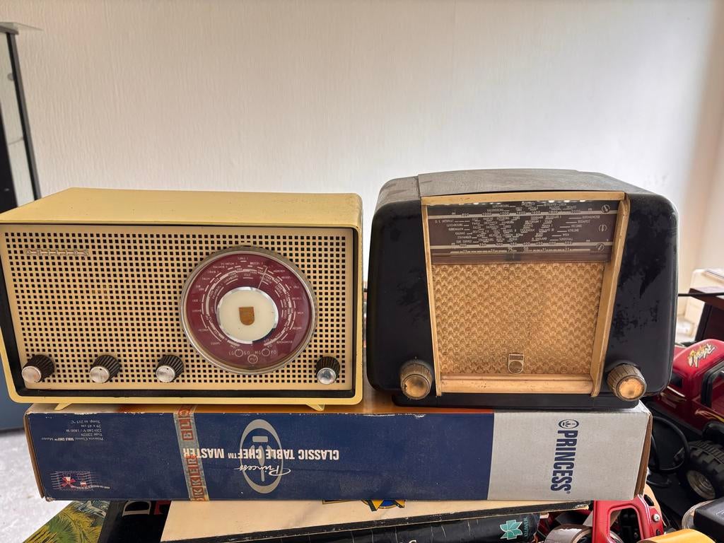 Vintage Radio's: Philips  model, Antiek en Kunst, Antiek | Tv's en Audio, Ophalen of Verzenden