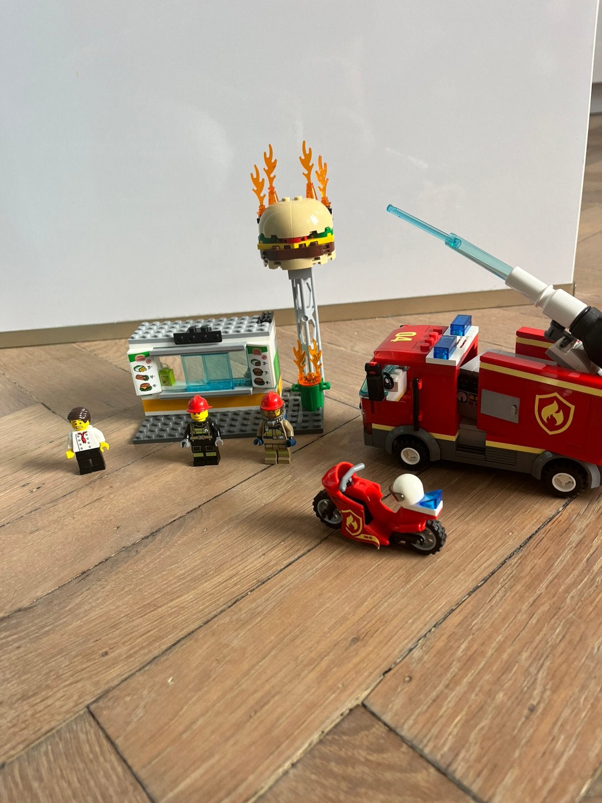 Lego city 60214 burger bar fire hamburgertent brandweer, Kinderen en Baby's, Speelgoed | Duplo en Lego, City, Lego, Ophalen of Verzenden