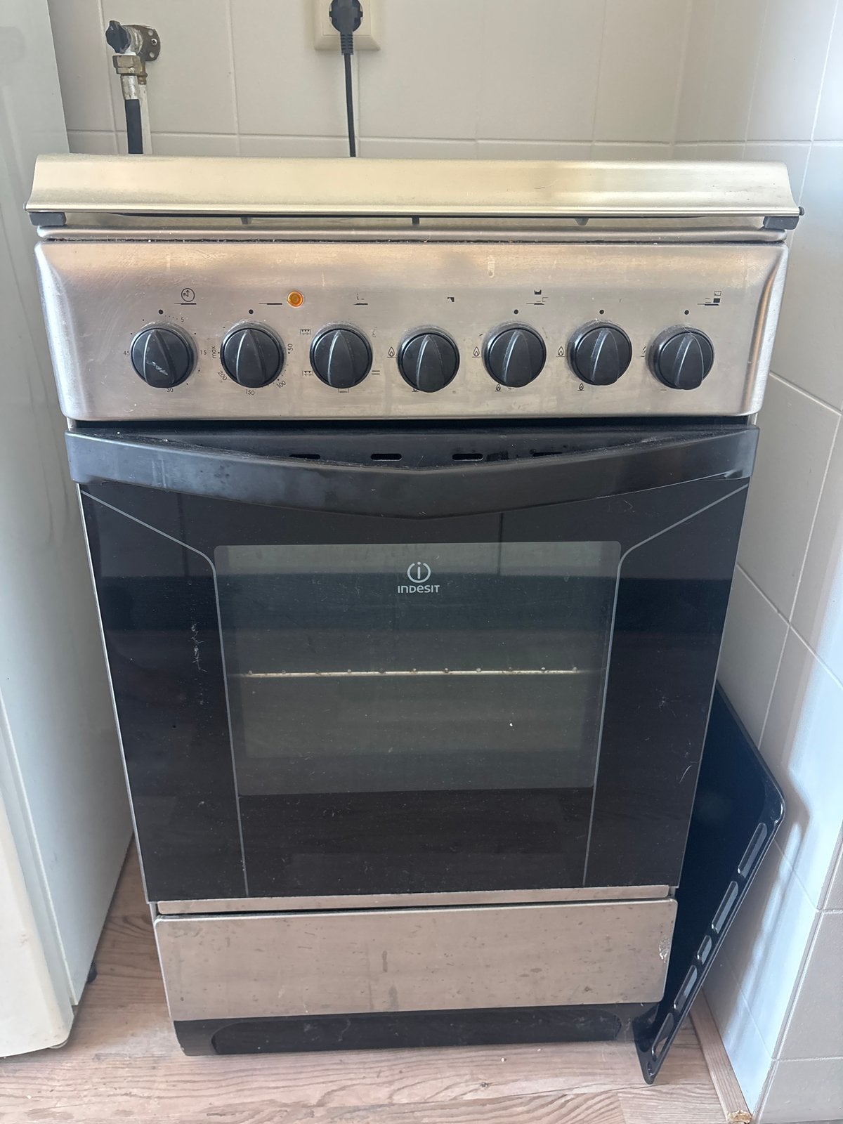 Indesit Gasfornuis met Oven - Vrijstaand, Witgoed en Apparatuur, Fornuizen, Ophalen, Gebruikt, 60 cm of meer, Grill