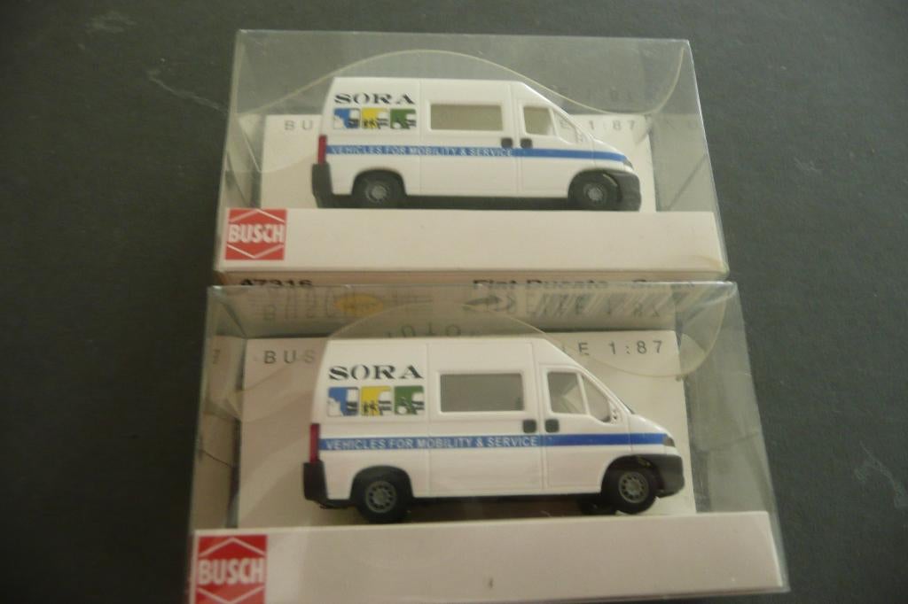HO spoor Busch 47316 Fiat Ducato Sora Italië in OVP 2 stuks, Ophalen of Verzenden, Zo goed als nieuw, Bus of Vrachtwagen, Overige merken