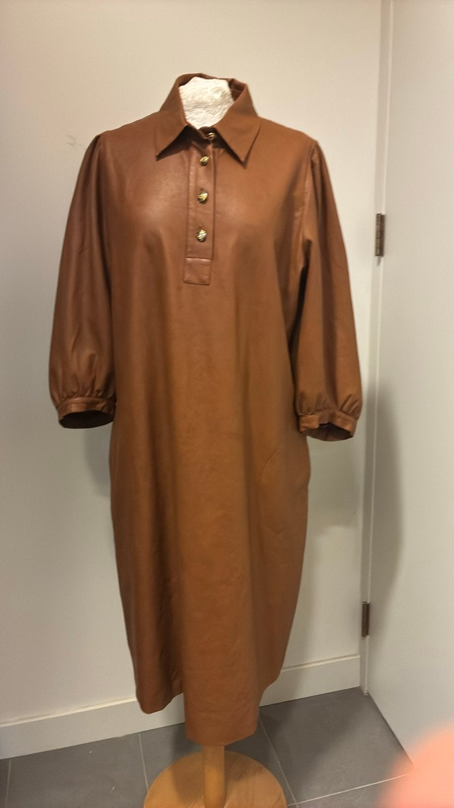 Caroline Biss vegan leren jurk 38-38-42 of 44 cognac zgan, Kleding | Dames, Bruin, Maat 42/44 (L), Ophalen of Verzenden, Zo goed als nieuw