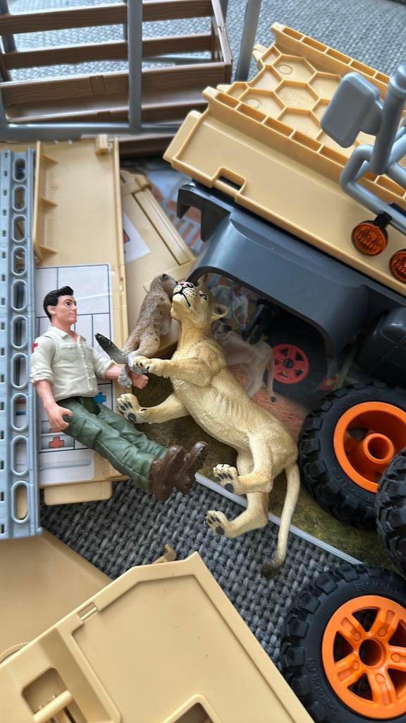 Als Nieuw Schleich Wild Life Avontuurlijke Truck, ., Nieuw, Ophalen of Verzenden, .