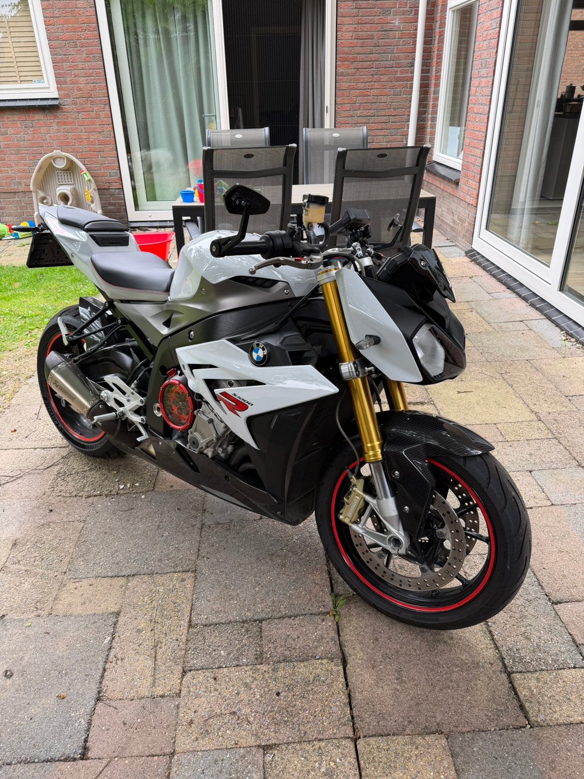 BMW S1000R 2014.  Wit.  Akrapovic.  Carbon.  38.800km, Motoren, Motoren | BMW, Handvatverwarming, Occasion, 4 cilinders, Motorrijbewijs A