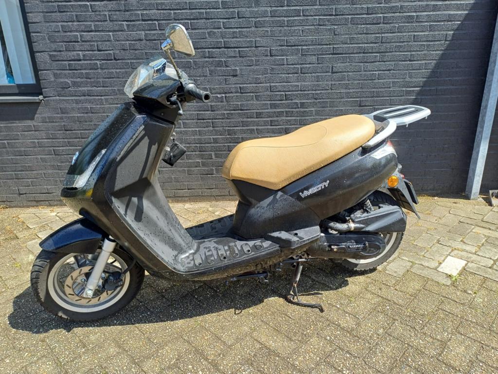 Peugeot vivacity bromscooter., Fietsen en Brommers, Scooters | Peugeot, Gebruikt, Maximaal 45 km/u, Ophalen of Verzenden, Benzine