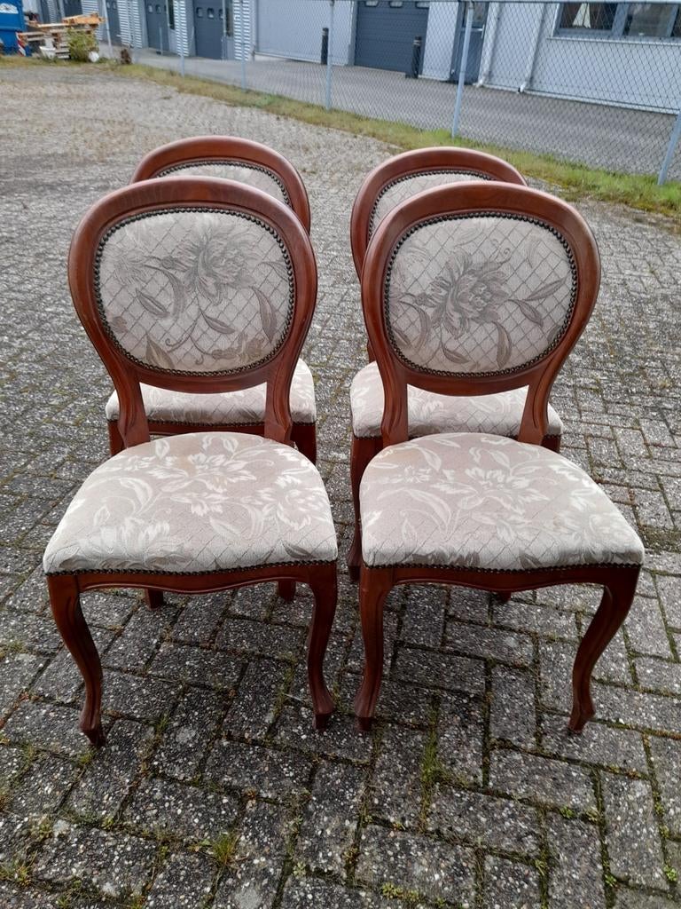 Set 4 nette noten medaillon stoelen, Huis en Inrichting, Stoelen, Zo goed als nieuw, Eén, Ophalen of Verzenden