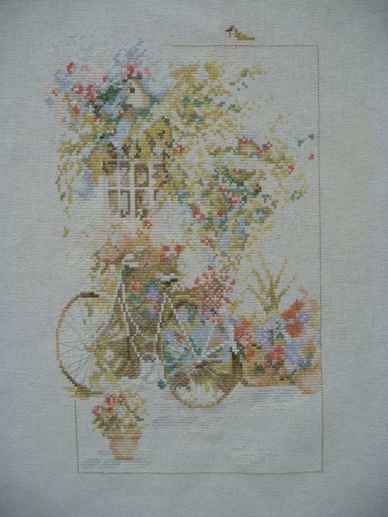 Borduurwerk "Bloemen en fiets", Ophalen of Verzenden, Gebruikt, Handborduren, Onderdeel of Toebehoren