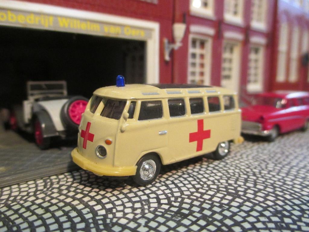 Volkswagen T1 Samba Bus Schuco Ambulance, Ophalen of Verzenden, Nieuw, Bus of Vrachtwagen, Schuco
