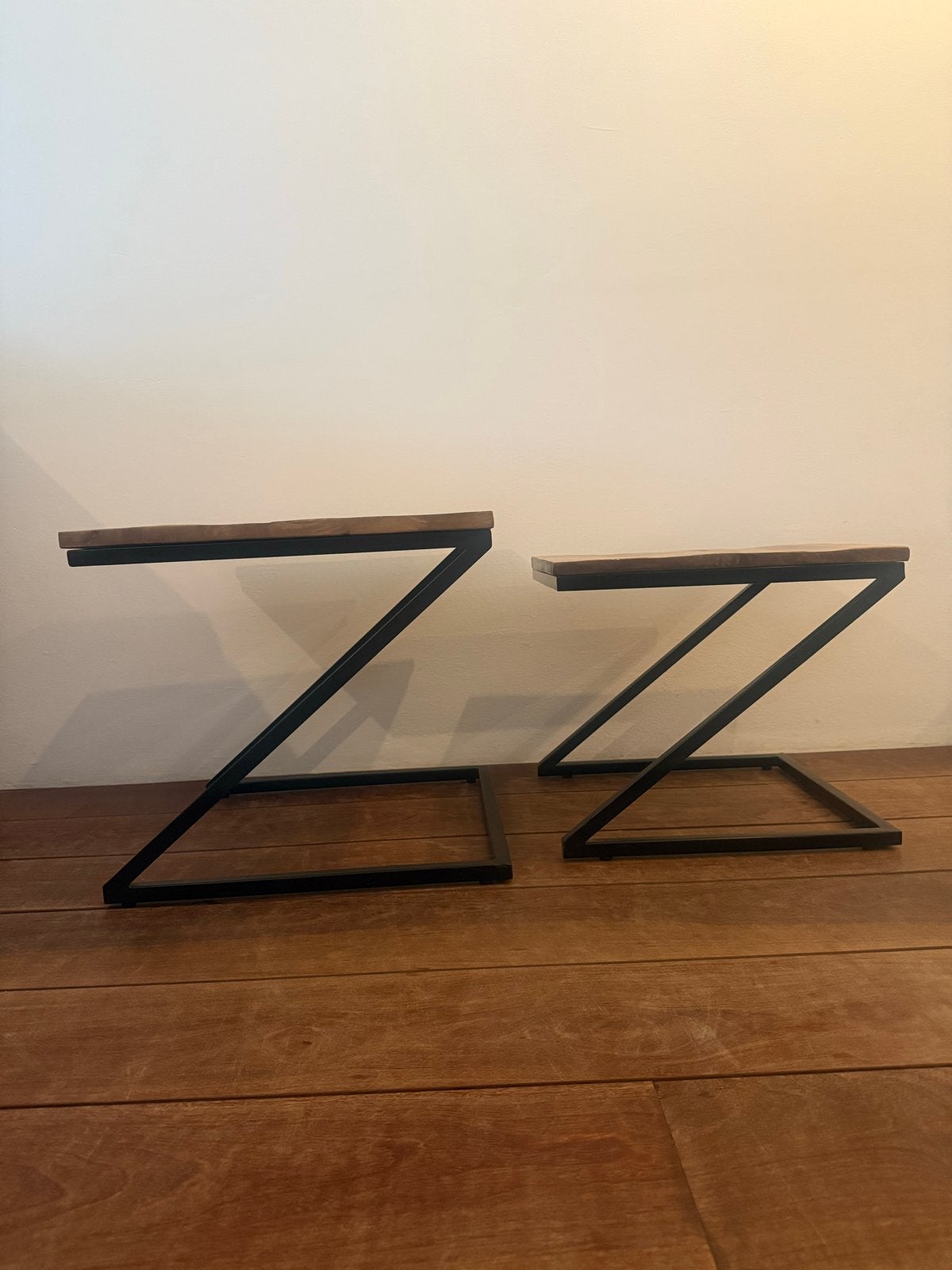 Set van 2 Designer Bijzettafels Hout & Metaal, Minder dan 55 cm, Gebruikt, Vierkant, Hout