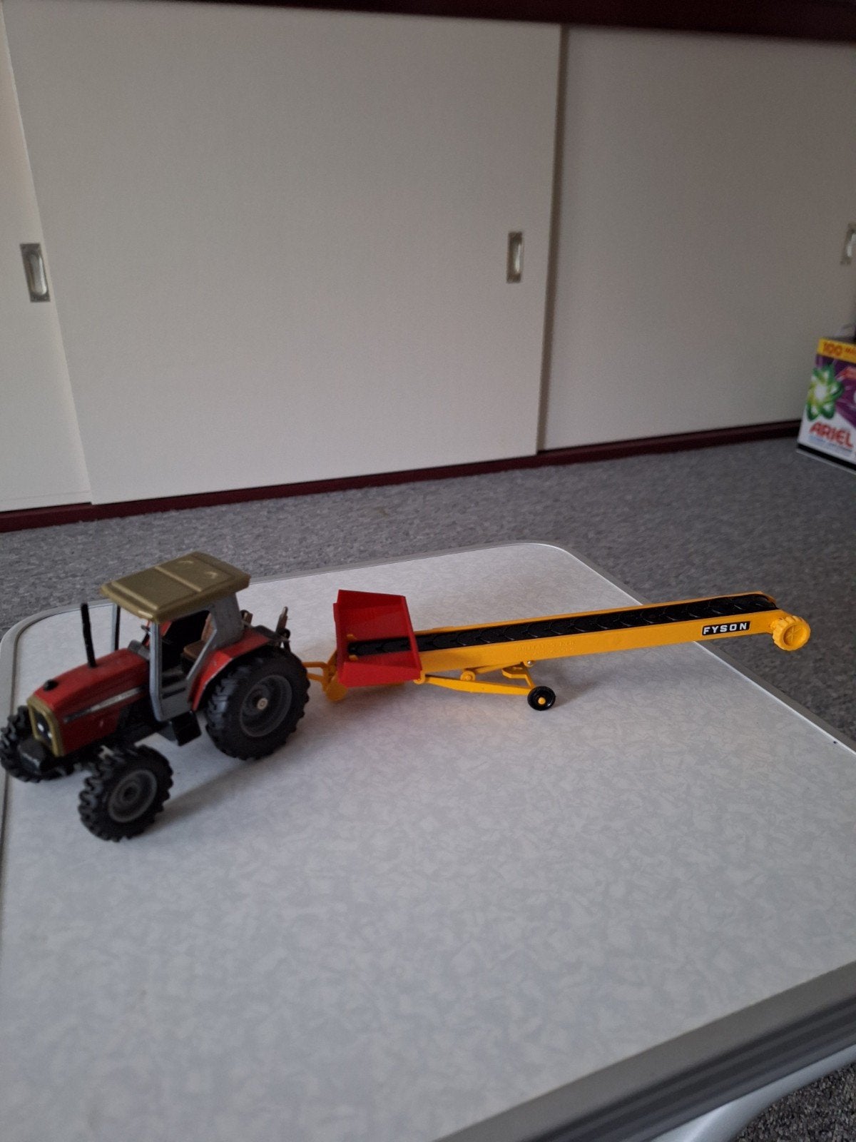 Speelgoed tractor met aanhanger - Fyson, Ophalen of Verzenden, Gebruikt