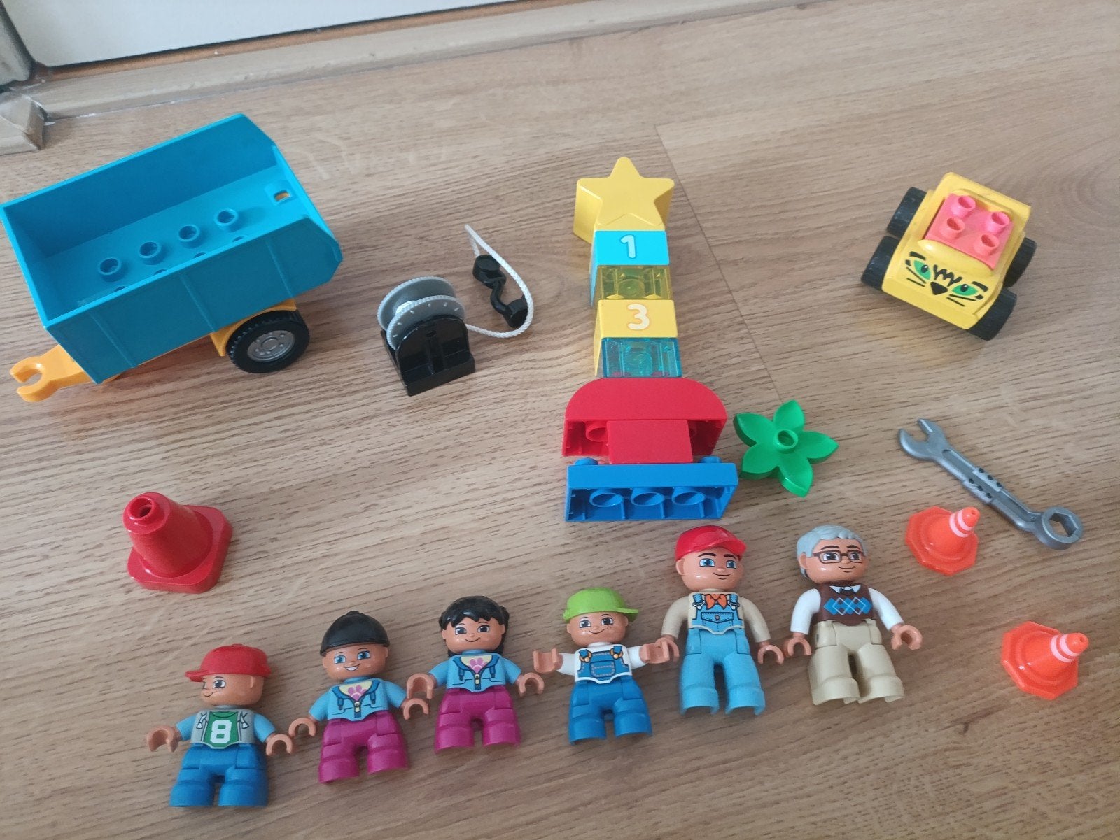 Duplo met (tweeling) poppetjes, Ophalen of Verzenden, Zo goed als nieuw, Minifiguur, Inclusief minifiguren