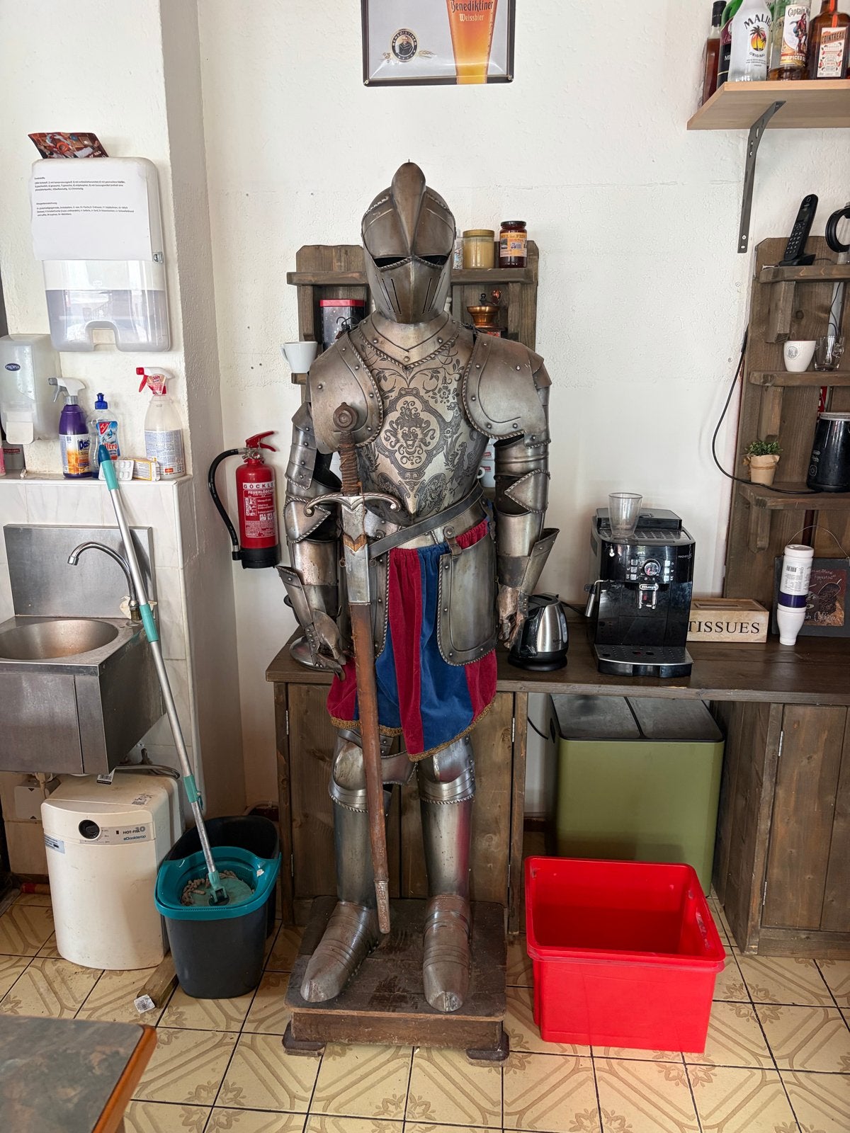 Decoratieve Ridder in Harnas met Zwaard - Antieke Stijl, Ophalen